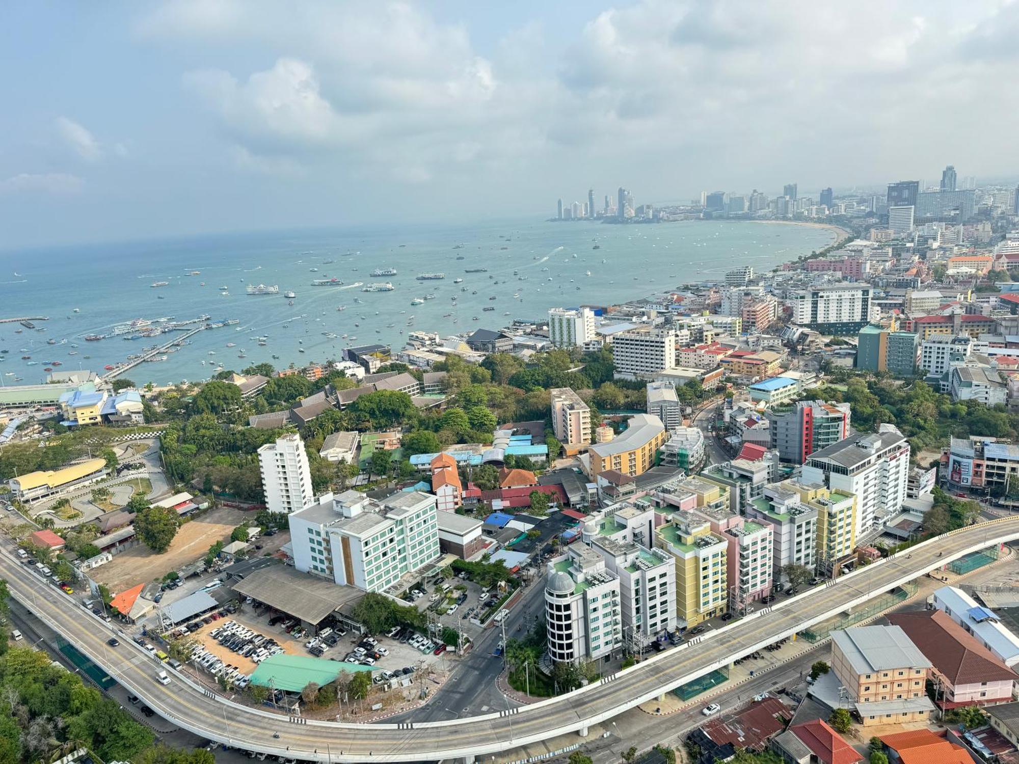 View Sea看海观景公寓 机场巴士站隔壁 出门双条车到芭提雅海滩、步行街和各㬌点 Appartement